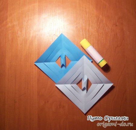 Объёмная снежинка оригами из цветной бумаги